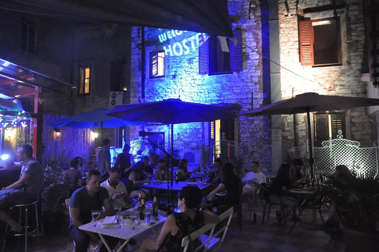 Riva Hostel بولا