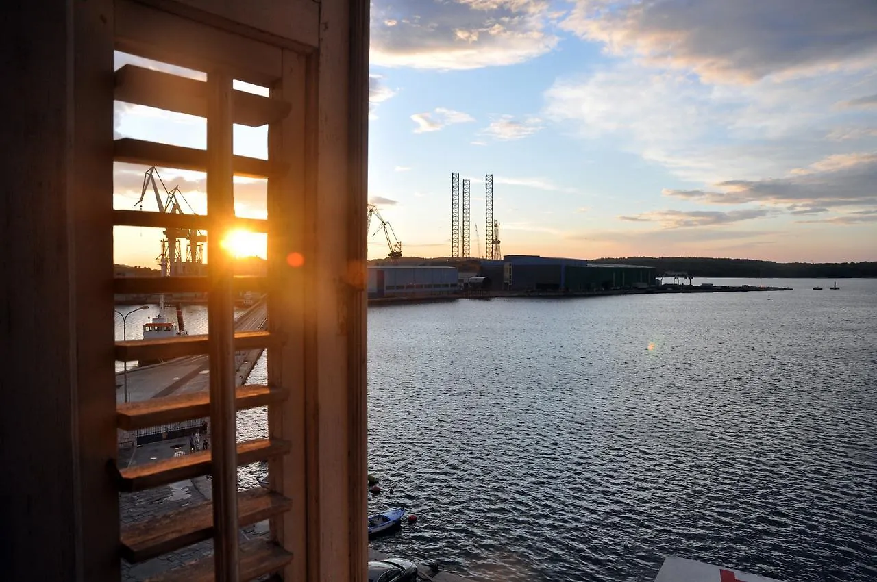 Riva Hostel بولا
