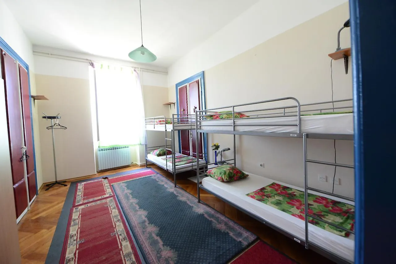 Riva Hostel PUY