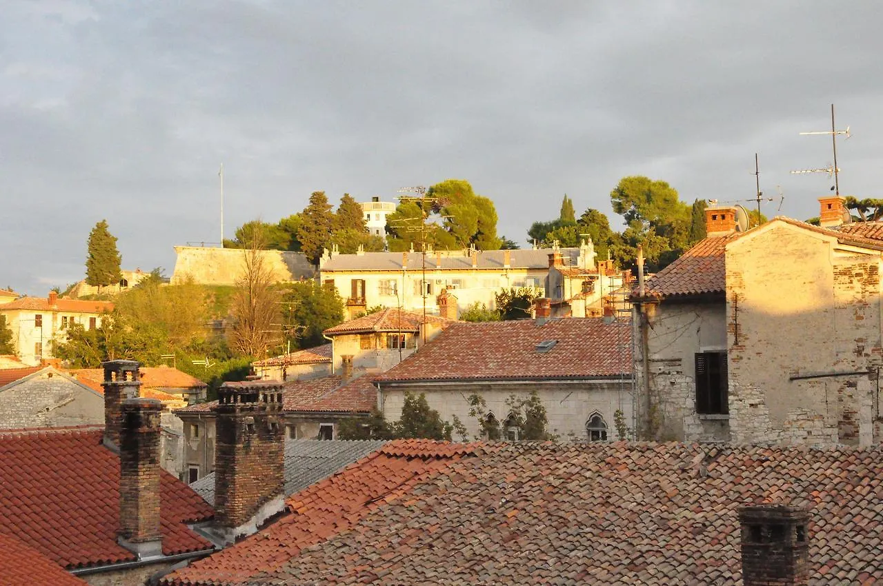 Riva Hostel بولا